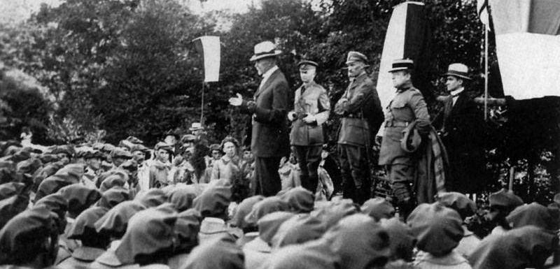 Tomáš Garrigue Masaryk mluví ve Stamfordu k československým vojenským dobrovolníkům hlásícím se k boji na straně Států Dohody