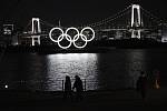 Svítící olympijské kruhy v Tokiu