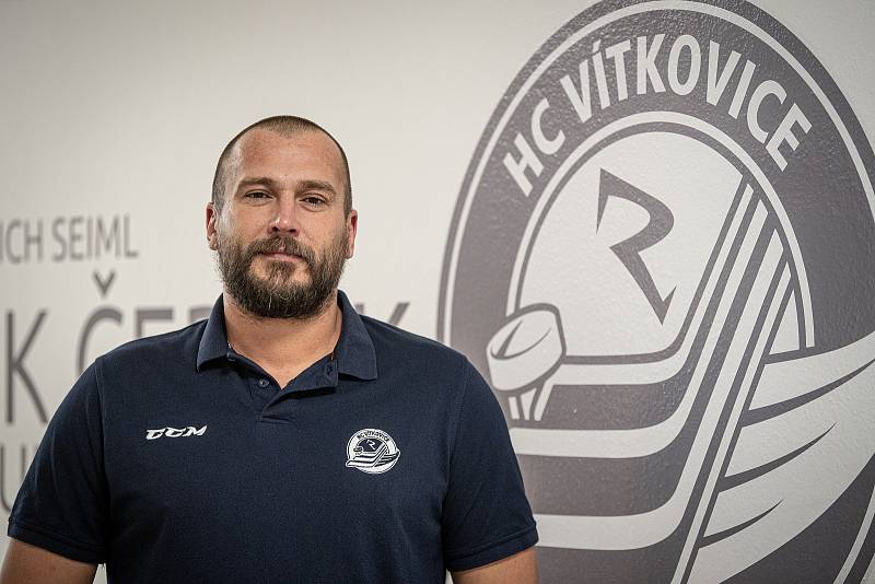 Sportovní ředitel hokejového klubu HC Vítkovice Ridera Roman Šimíček při focení pro Deník, 21. září 2021 v Ostravě.