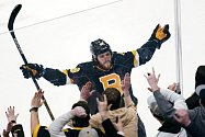 David Pastrňák se raduje z gólu v dresu Boston Bruins