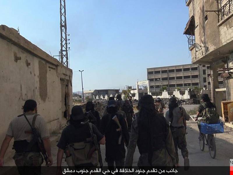 Radikálové z organizace Islámský stát (IS) dnes bojovali v Damašku s konkurenty z jiné radikální skupiny. 