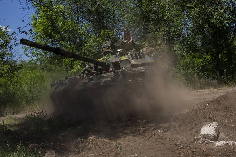 Ukrajinský tank na frontové linii v Doněcku. Východní Ukrajina 6. června 2022