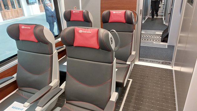 České dráhy představily nejmodernější vlak v tuzemsku - ComfortJet. Přilákat má další cestující.