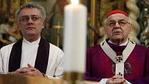 Kardinál Miloslav Vlk posvětil 22. března 2009 nový zvon v kostele v Nehvizdech a vedl zde i nedělní mši. Její téma věnoval rodině a domovu.