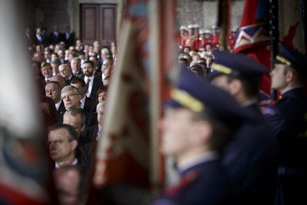 Miloš Zeman složil 8. března ve Vladislavském sále Pražského hradu prezidentský slib a na dalších pět let se ujal prezidentského úřadu. 