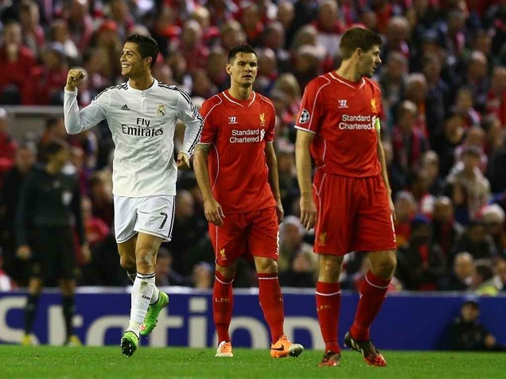 Opět čaroval. Cristiano Ronaldo z Realu Madrid (vlevo) se raduje z gólu proti Liverpoolu.