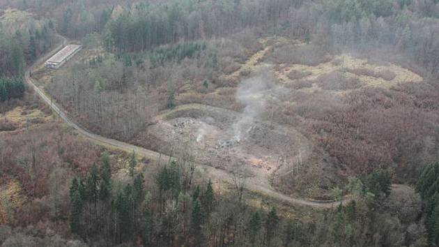Pohled na muniční sklad ve Vrběticích (na snímku z 4. prosince 2014), kde došlo k výbuchu o den dříve