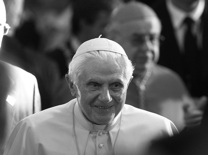 Zemřel emeritní papež Benedikt XVI. Na snímku z roku 2009 při návštěvě Prahy.