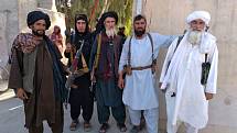 Bojovníci Tálibánu ve městě Faráh 10. srpna 2021