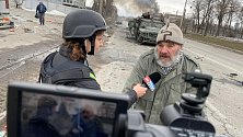 Válečný kameraman Ján Schürger. Se CNN Prima News a reportérkou Darjou Stomatovou natáčeli v ukrajinském Charkovu