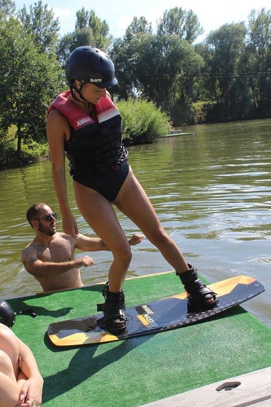 Wakeboarding získává v Česku stále více příznivců - Veselý vlek ve Veselé u Mnichova Hradiště na Mladoboleslavsku vznikl díky Ladislavu Laurynovi