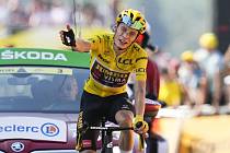 Dánský cyklista Jonas Vingegaard vítězí v poslední pyrenejské etapě a udělal tak další krok k triumfu na Tour de France.
