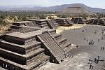 Pyramida v Teotihuacánu