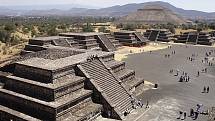 Pyramida v Teotihuacánu