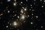 Hubbleův teleskop objevil téměř 3000 většinou relativně malých galaxií.
