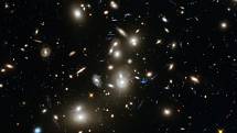 Hubbleův teleskop objevil téměř 3000 většinou relativně malých galaxií.