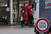 Policie v noci na 7. listopadu 2022 zdvojnásobila odbavovací kapacitu hraničního přechodu mezi Českem s Slovenskem Břeclav-Kúty na dálnici D2. Opatření má zkrátit kolony kamionů na vjezdu do republiky.
