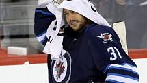 Brankář Ondřej Pavelec v dresu Winnipeg Jets.