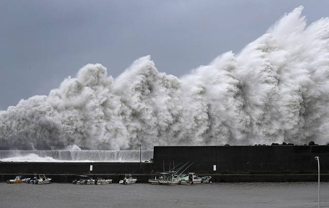 Tajfun Jebi zasáhl Japonsko