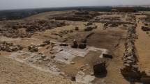 Jižní část královnina pyramidového komplexu, který sousedí se zádušním chrámem krále Džedkarea. Na dochovaných částech dlažby lze jasně rozeznat různé místnosti a chodby.