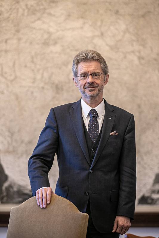 Předseda Senátu Miloš Vystrčil při fotografování pro Deník 21. května 2020