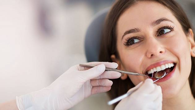 Zubní plak je schopen vytvořit kaz už během jediného dne.