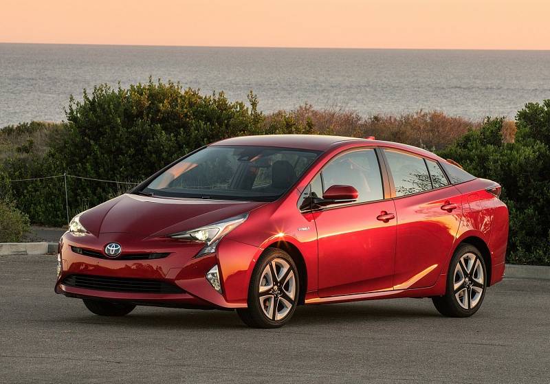 Také Toyoty Prius by se měly dostavit do servisů