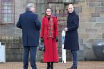 Princ William a vévodkyně Kate vyrazili na návštěvu zámku v Cardiffu.