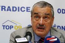 Předseda nové politické strany TOP 09 Karel Schwarzenberg během tiskové konference konané 11. června 2009 v Praze, na které členové přípravného výboru seznámili novináře s programem strany a jejími stanovami.