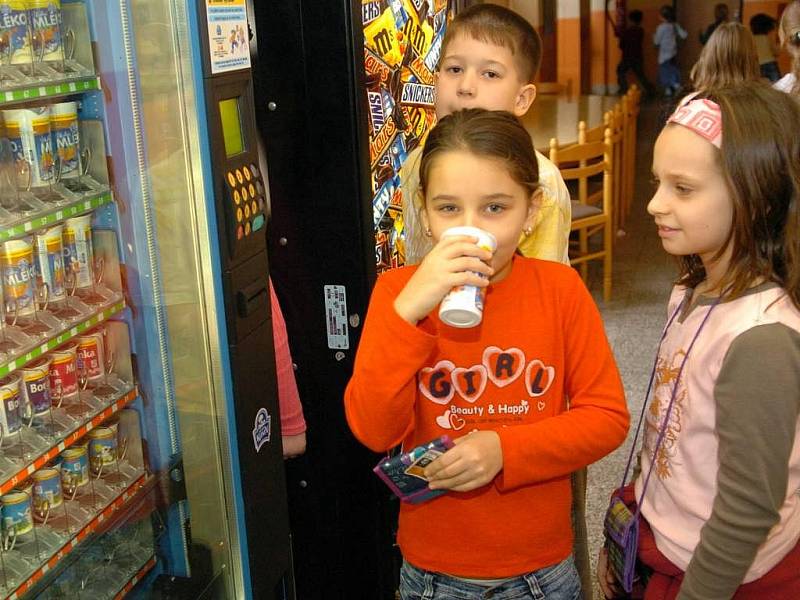 Mlékem dodáme tělu vysoce kvalitní bílkoviny, vitaminy či vápník