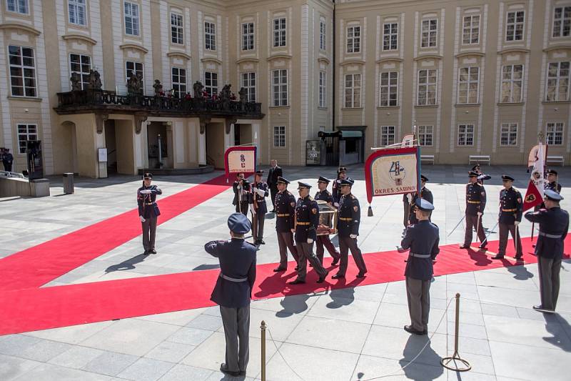 Slavnostní bohoslužba k 700. výročí narození císaře Karla IV. proběhla 14. května v katedrále sv. Víta v Praze. 