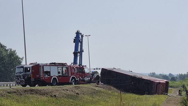 Záchranáři zasahují u nehody autobusu na východě Chorvatska u města Slavonski Brod
