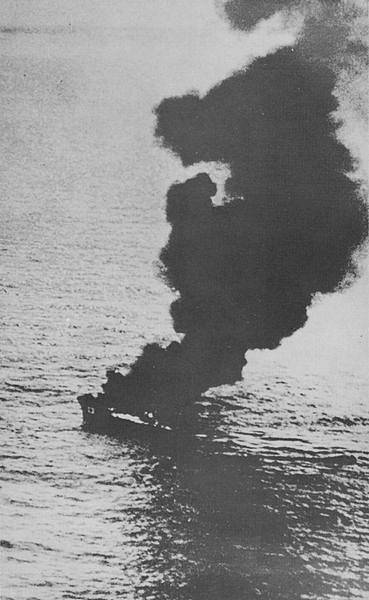 Japonská loď 23 Nittō Maru zničena po útoku USS Nashville. Japonské plavidlo zpozorovalo blížící se skupinu amerických lodí, a ohlásilo její přítomnost zbytku japonského námořnictva, čímž bylo neplánovaně změněno místo startu bombardérů.