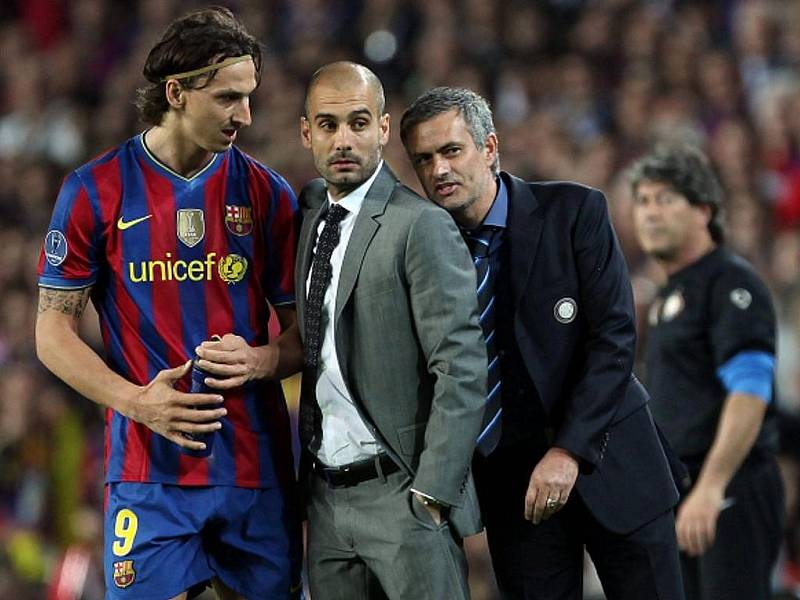 Kanonýr Zlatan Ibrahimovic (vlevo) s trenérem Barcelony Josepem Guardiolou (uprostřed) a José Mourinhem.