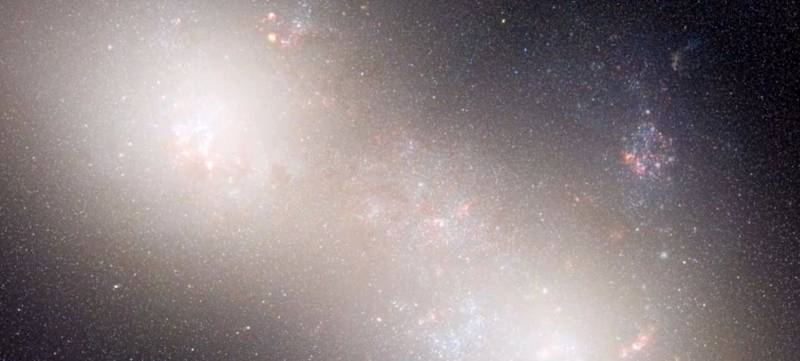 Z obou spirálních galaxií se stane jedna nepravidelná eliptická galaxie