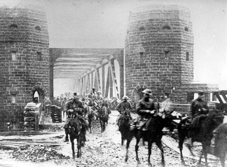Poprvé přešli američtí vojáci přes Ludendorffův most v roce 1918
