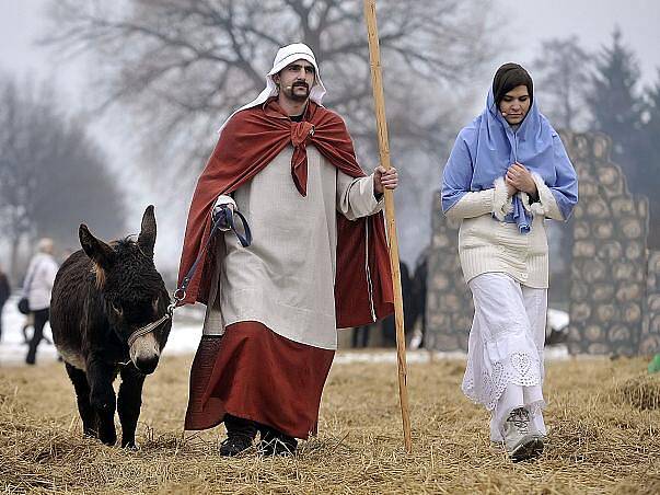 Příběh o narození Ježíše Krista 24. prosince v Měříně na Žďársku sehrálo přes šedesát herců. V inscenaci nechyběli koně, oslíci, velbloud, psi, ovce a husy. Letos se podruhé v sedmileté historii objevil i živý Ježíšek, v kožešinách zabalené nemluvně.