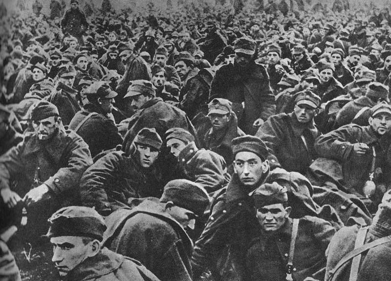 Polští váleční zajatci. Jejich osud byl často velmi krutý
