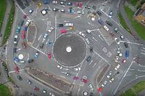 „Kouzelný kruhový objezd“ v anglickém městě Swindon.
