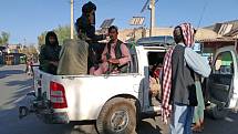 Bojovníci Tálibánu ve městě Faráh