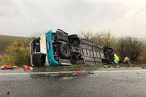Tragická nehoda autobusu a nákladního vozu u Nitry