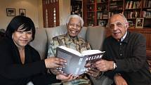 Zindzi Mandela, Nelson Mandela a Ahmed Kathrada