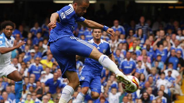 Takhle vstřelil Newcastlu Joe Cole první gól Chelsea v nové sezoně.