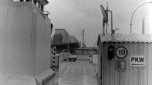 Berlínská zeď v dubnu 1989, zhruba půl roku před pádem