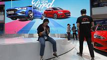 Stánek automobilky Ford na autosalonu v Pekingu