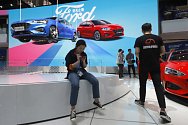 Stánek automobilky Ford na autosalonu v Pekingu