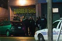 Neznámý útočník v americkém Detroitu postřelil v místním holičství 9 lidí, tři z nich jsou mrtví.
