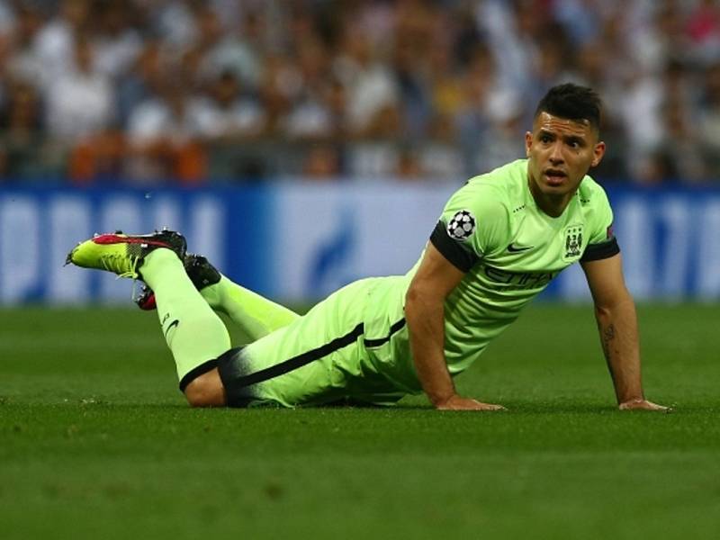 Fotbalista Sergio Agüero ukončil kvůli problémům se srdcem kariéru.