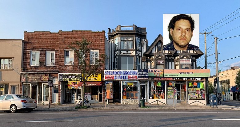 Robert Shulman pracoval na poště v Hicksville v New Yorku (na snímku domy na Broadwayi, představující srdce Hicksville).