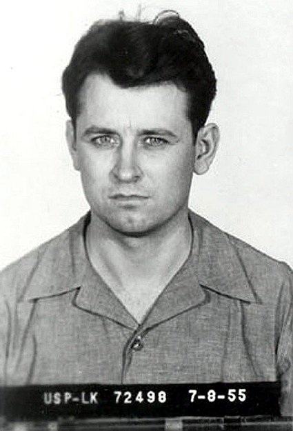 James Earl Ray na policejním identifikačním snímku, pořízeném 8. července 1955
